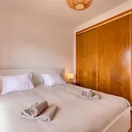 Casa Branca I Geraeumiger Rueckzugsort Fuer 12p By Interhome بيت للعطل